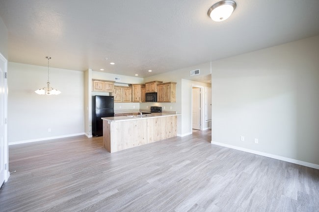 Building Photo - 426 W 200 N