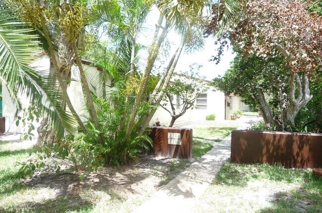 Foto del edificio - 2136 18th Ave
