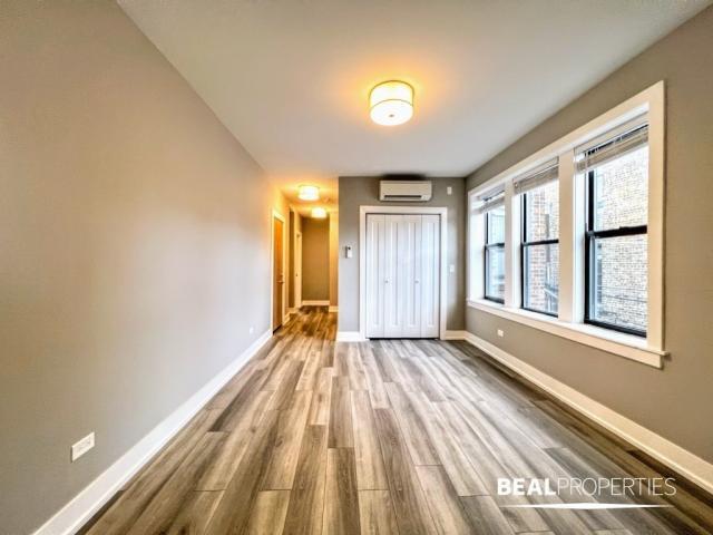 Building Photo - 2 bedroom in CHICAGO IL 60613