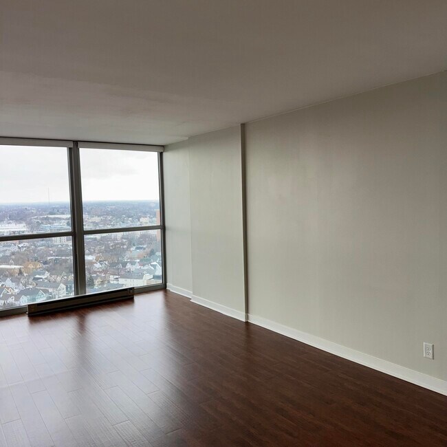 Foto del edificio - 1660 N Prospect Ave