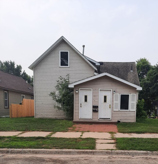 Building Photo - 1120 Pine St