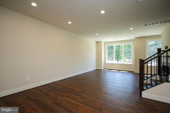 Building Photo - 10451 Fernwood Rd