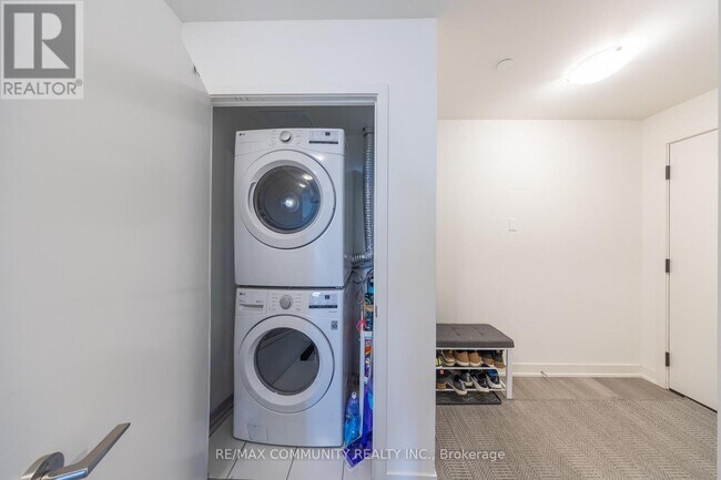 Photo du bâtiment - 8119 Birchmount Rd