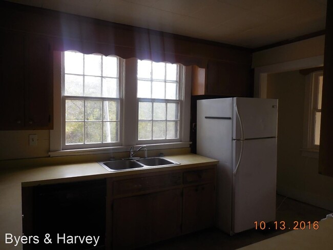 Building Photo - 3 br, 1 bath House - 1448 Bend Road