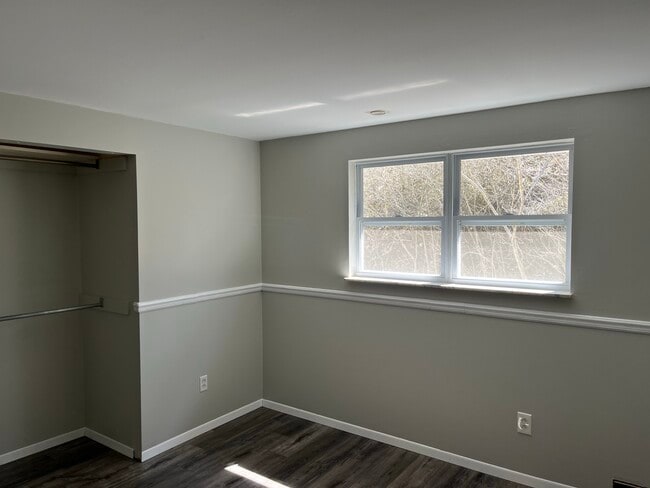 Building Photo - 4272 Sample Ct