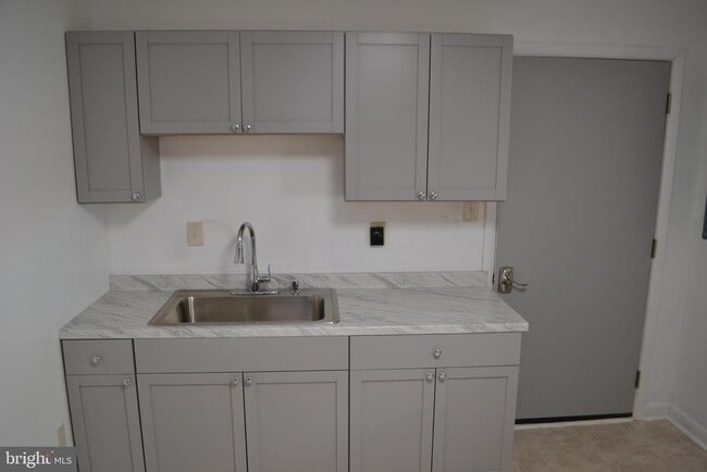 Building Photo - 127 N Market St