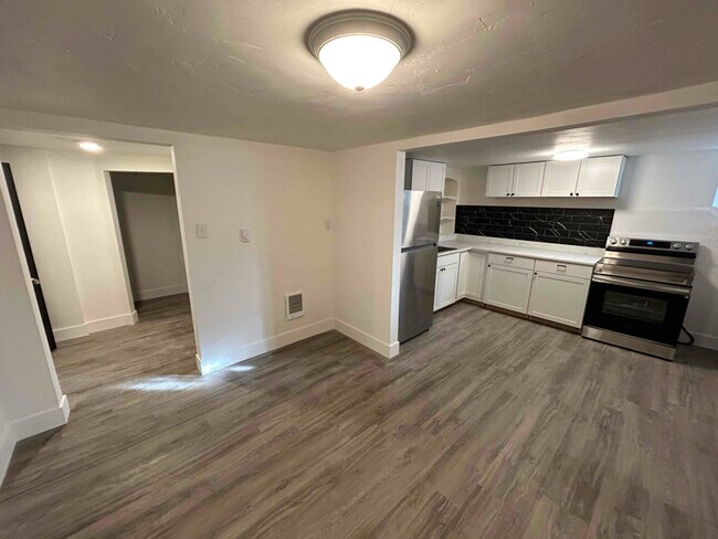 Foto del edificio - 1155 N Garfield Ave