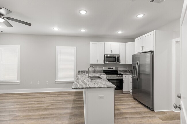 Building Photo - 305 Okaloosa Ave