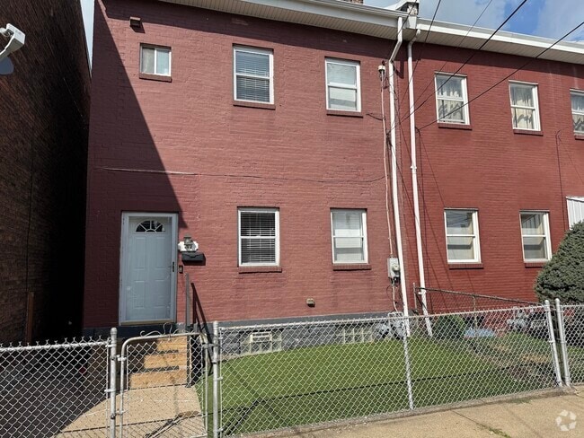 Building Photo - 117 44th St