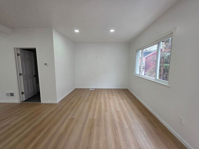Foto del edificio - Fully Rehabbed 3 bedroom 2 bathroom house for rent!