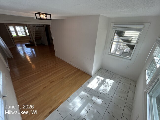 Foto del edificio - 3215 N Bartlett Ave