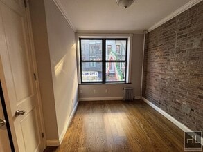 Building Photo - Mulberry Street