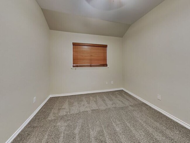 Building Photo - 7237 Dunn's Point Dr