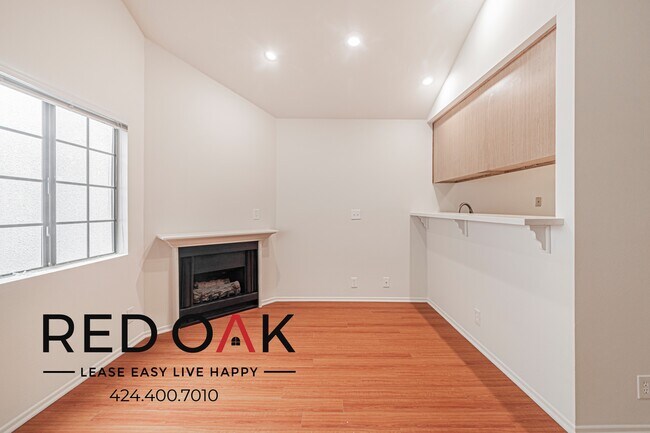 Building Photo - 4651 Cahuenga Blvd