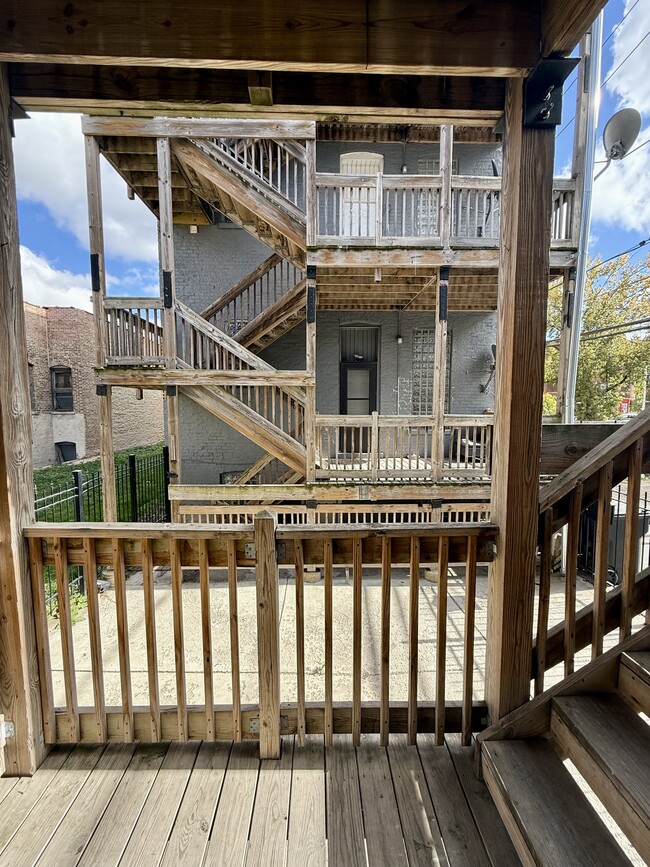 Building Photo - 1142 S Francisco Ave