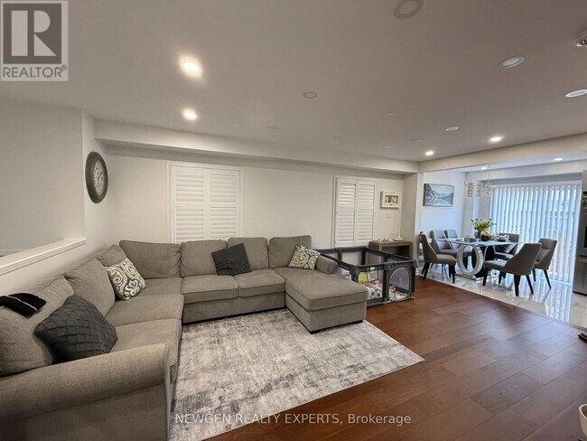 Building Photo - 22 Rochefort Dr