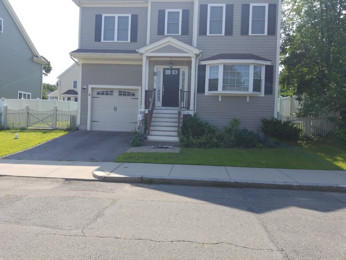 Luxurious 4bd/2.5ba house in quiet Boston neighborhood - Luxurious 4bd/2.5ba house in quiet Boston neighborhood