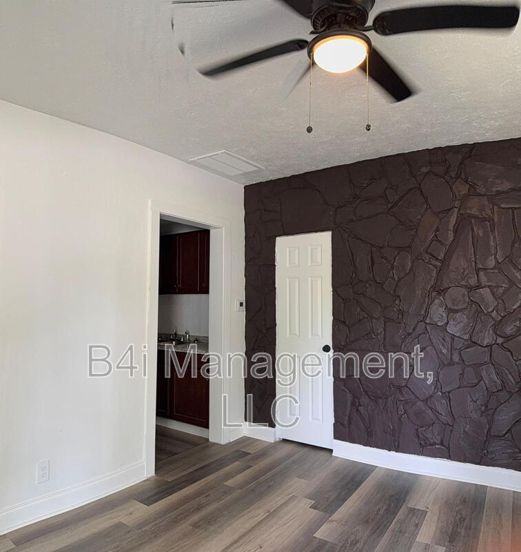 Foto del edificio - 422 Lakeview St
