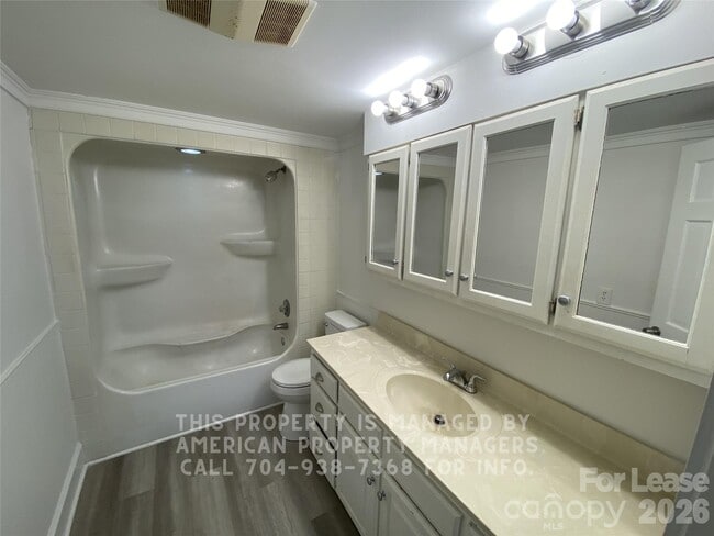 Foto del edificio - 214 W Church St