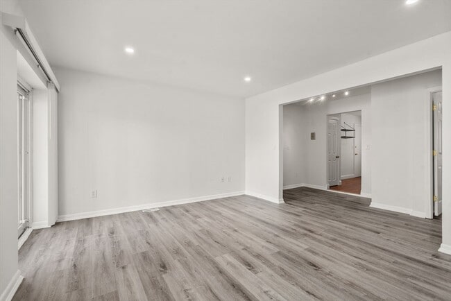 Building Photo - 12 Bayberry Dr