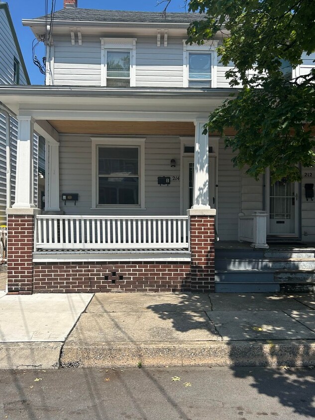 Primary Photo - 214 S Catherine St