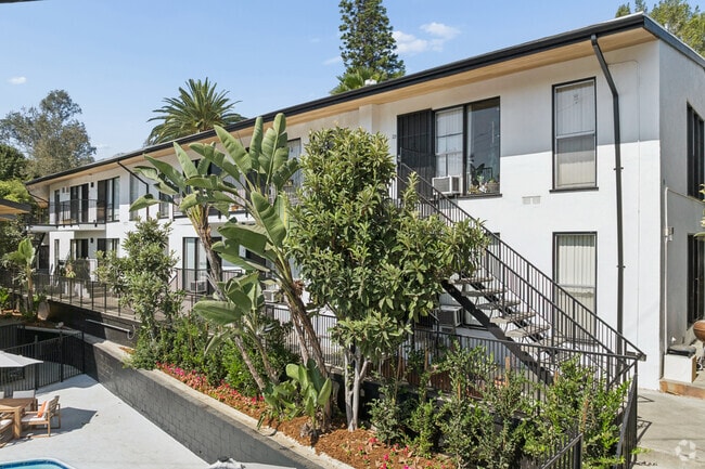 Building Photo - The Claire Manor Apts