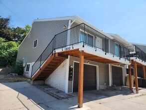 Building Photo - 1800 Gundersen Ln S