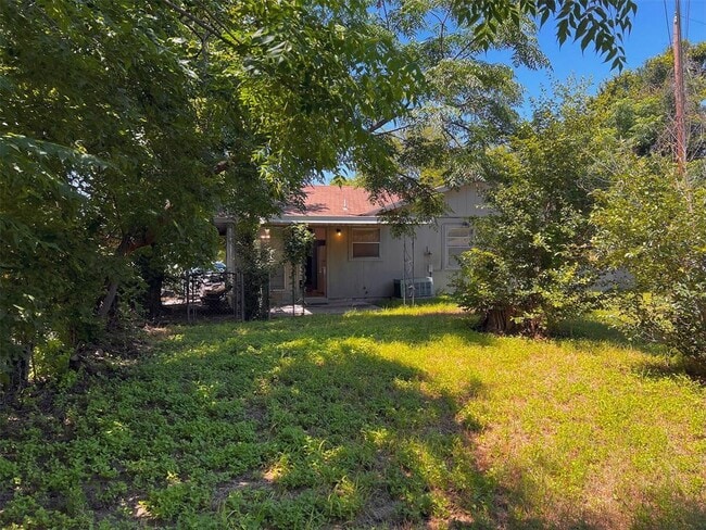 Building Photo - 3503 Southridge Dr