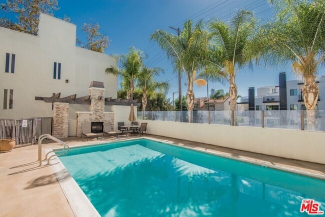 Foto del edificio - 4702 Fulton Ave