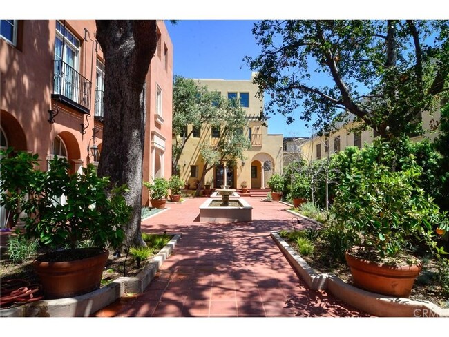Foto del edificio - Los Patios De Cordova 218 S Oakland Ave
