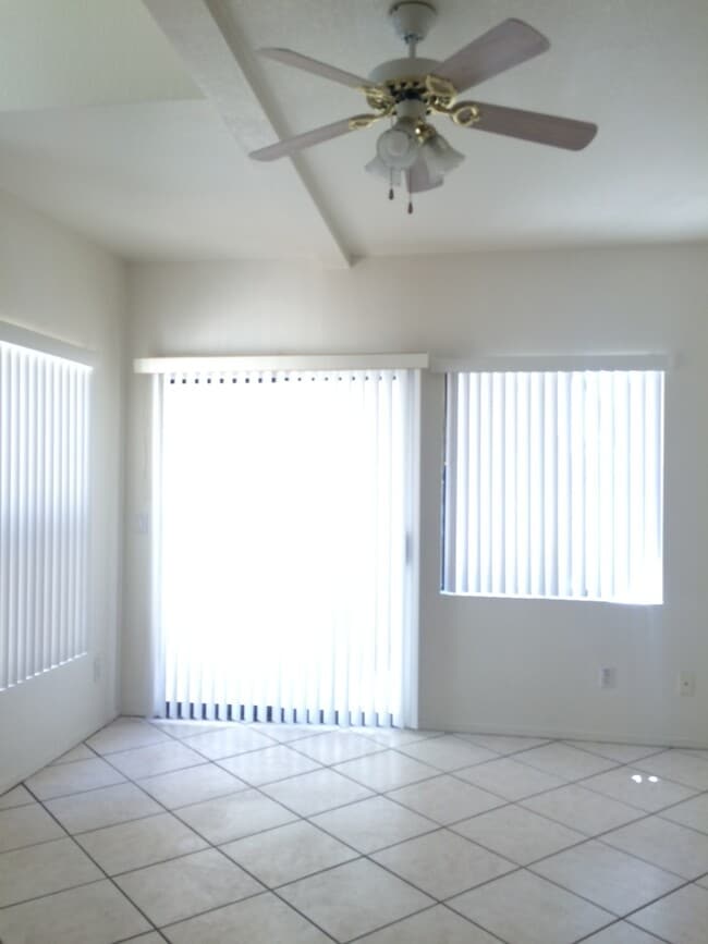 Building Photo - 280 S Elizabeth Way