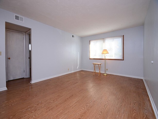 Foto del edificio - 3520 Webster St