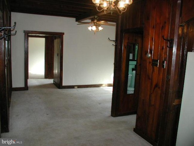 Building Photo - 325 Chestnut Wood