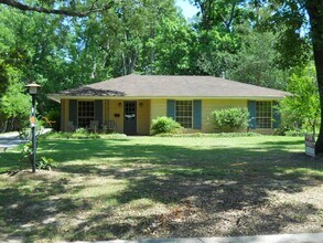 Building Photo - 620 Nelson Dr