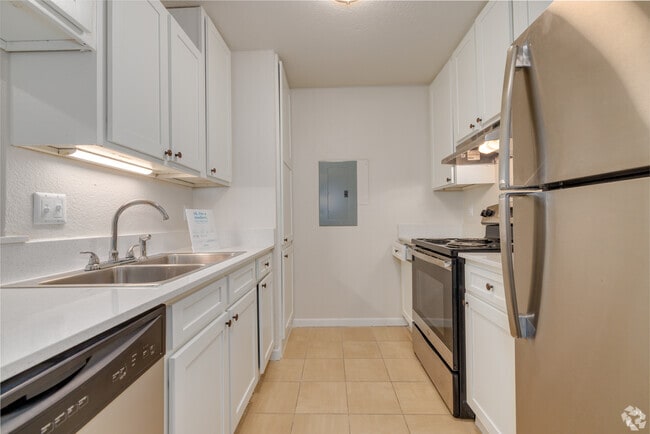 2BR, 2BA -  Kitchen (premium) - Huntley Ridge