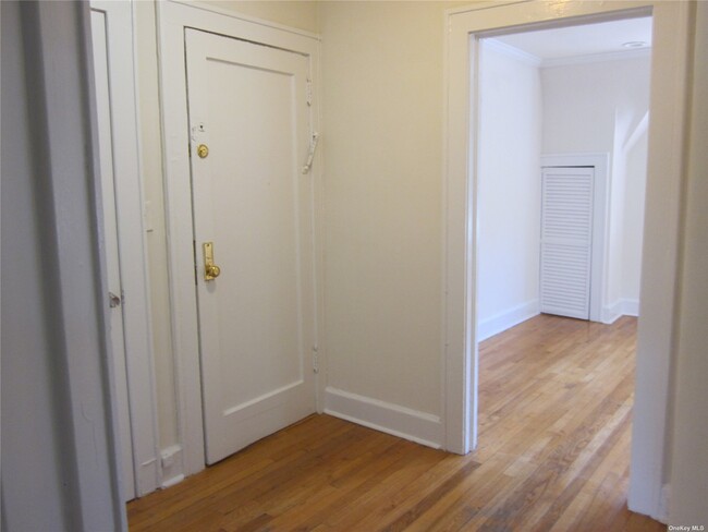 Building Photo - 44 Oakwood Rd