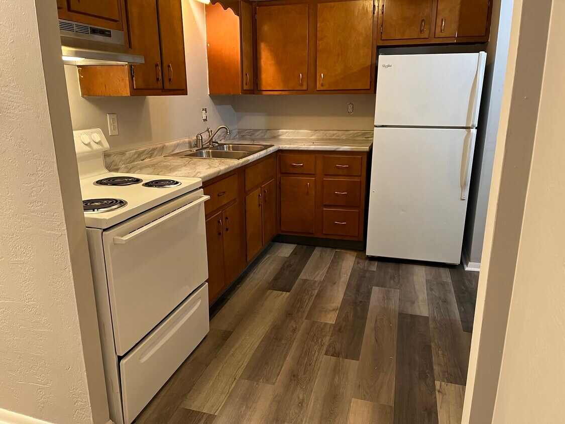 1146 Dohrman St Unit 4, McKees Rocks, PA 15136 Apartments in McKees