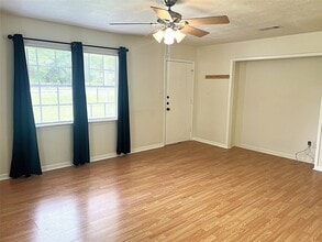 Building Photo - 560 Beverly Dr