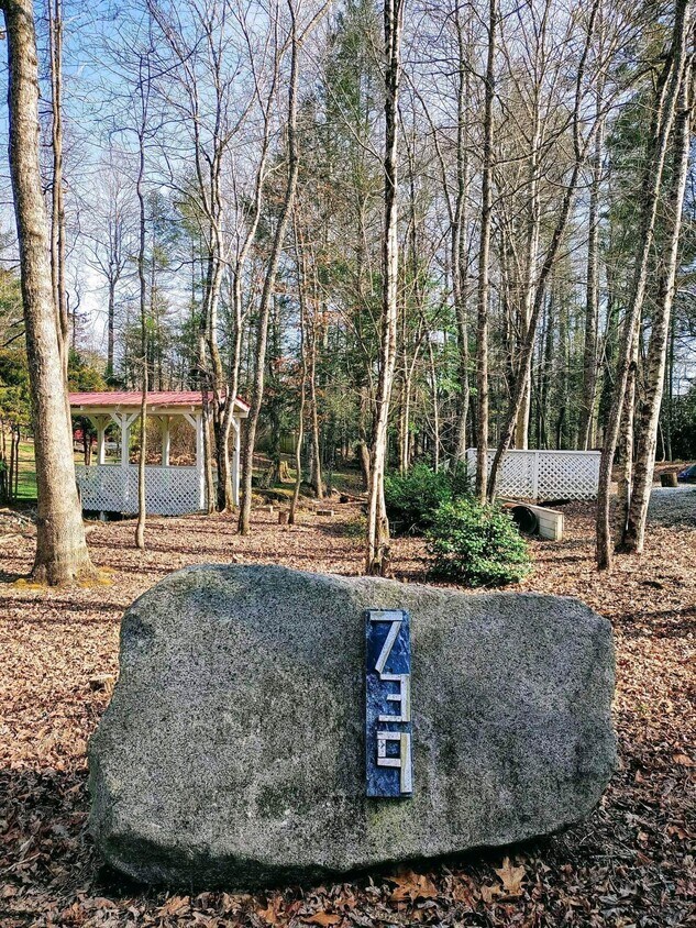 739 Price Rd, Hendersonville, NC 28739 House Rental in Hendersonville