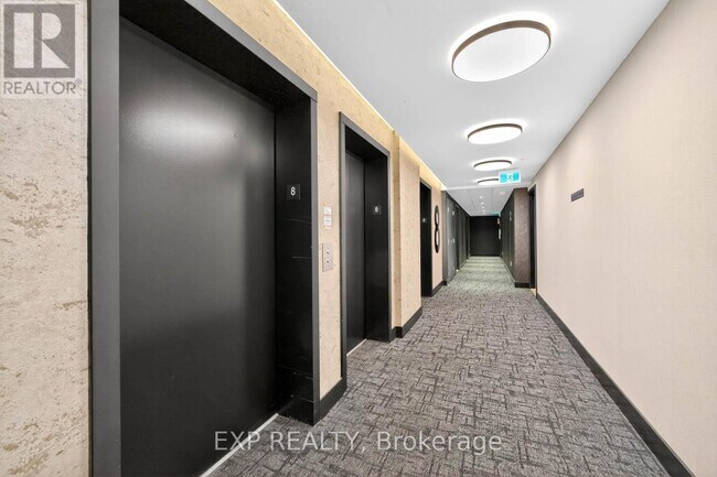 Photo du bâtiment - 2300 St Clair Ave W