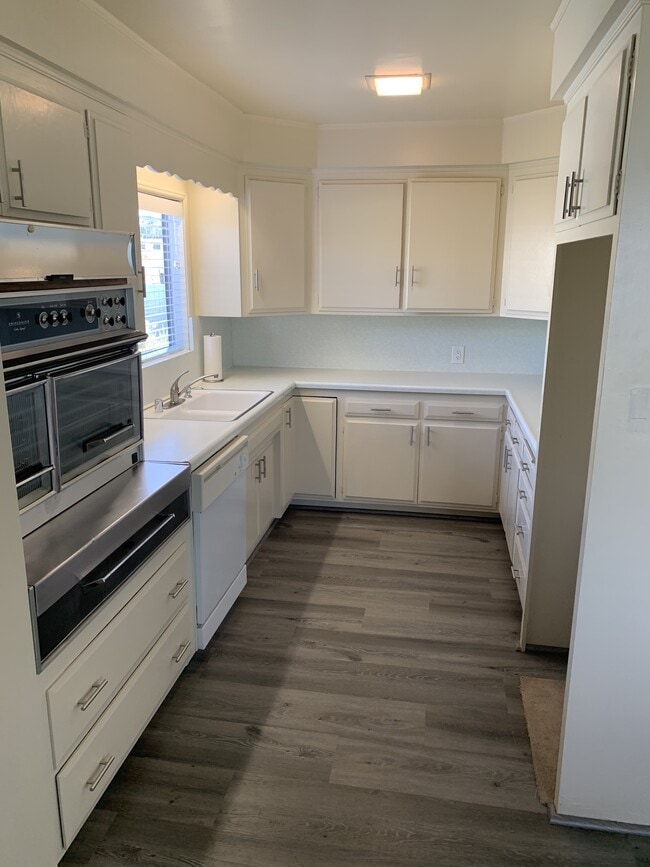 Kitchen with loads of cabinets - 7020 Stansbury Ave
