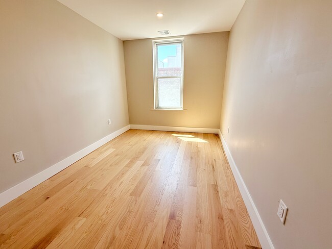 Foto del edificio - 2302 E Lehigh Ave