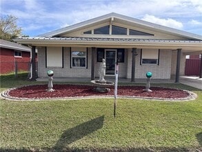 Building Photo - 483 Dogwood Dr