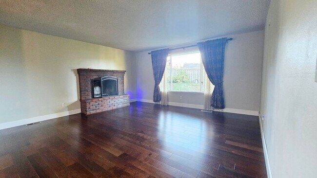 Foto del edificio - Charming 4 Bed 2 Bath Rambler with Office/Den in Benson Hilll, Renton WA.