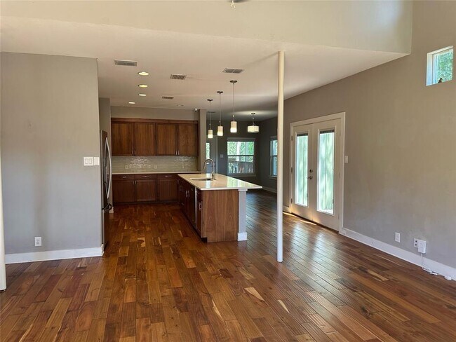 Building Photo - 1175 Oak Grove Ave