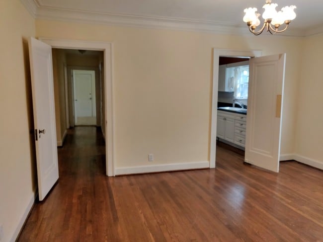 Building Photo - 1108 W 49th St