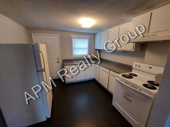 Foto del edificio - Renovated two bedroom near Harden Street - 50% off first month's rent!