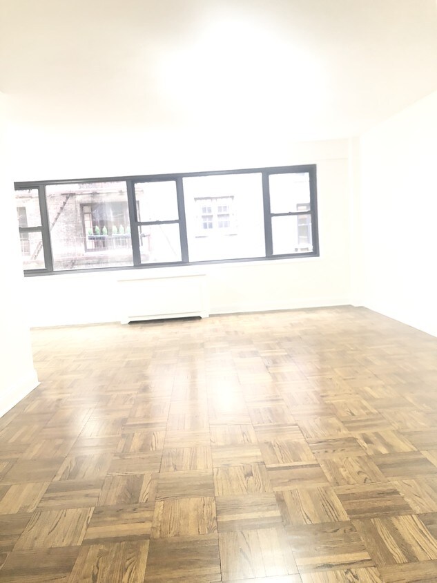 Primary Photo - 405 E 56th St