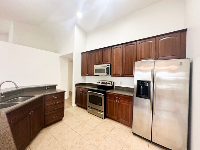 Foto del edificio - 4/2 with fenced in side lot in Cypress Lakes