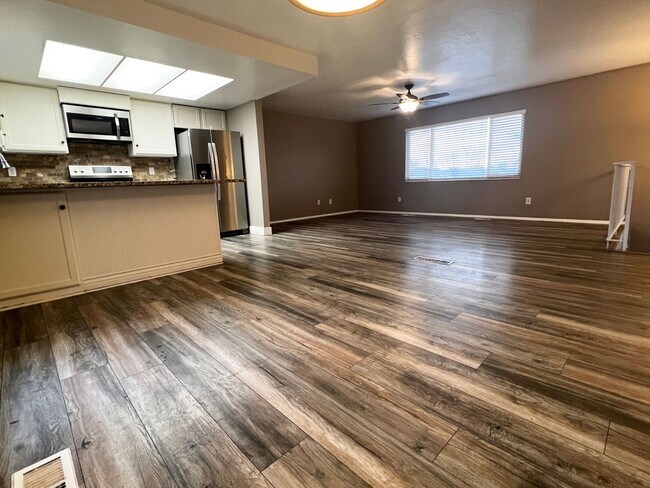 Building Photo - 4 Bedroom/2 Bathroom House in Clearfield